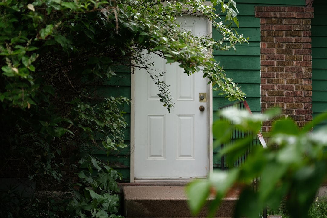 "Smart Doorbells Without Subscription Fees: A Guide to Cost-Effective, Privacy-Focused Home Security Solutions"