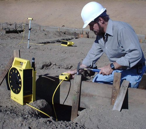 Ziplevel Pro 2000 High Precision Altimeter With Unipod, Protective Boot, Anchoring Stakes, And User Guide