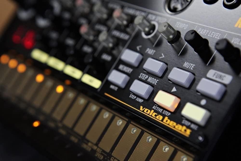 Korg, 16 Key Synthesizer (Volcabeats),Black