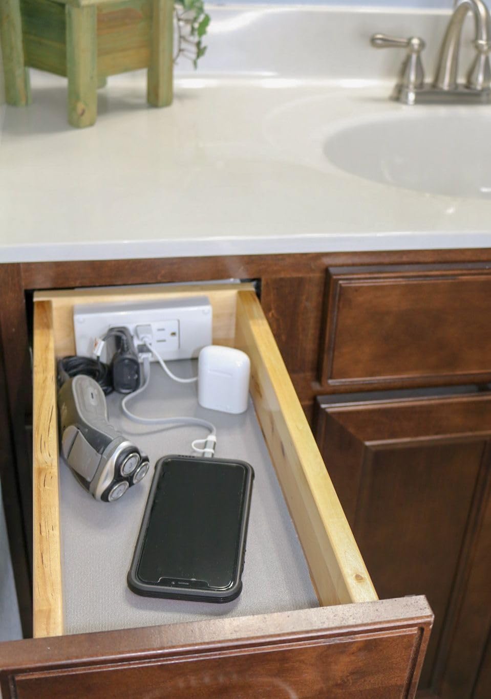 Compact In Drawer Outlet Charging Station (2) 15 Amp Ac Outlets (2) Usb A Ports With Cord Management Arm, White