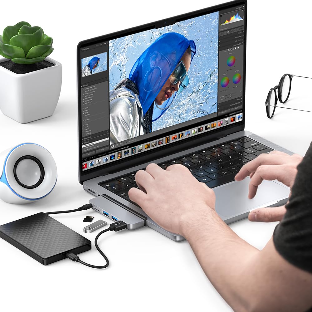 Qwiizlab Usb C Hub 5 In 1 Adapter, Usb 3.0 Data Port, Microsd Card Reader, 3.5Mm Audio Port For 2024/23/22/21 14/16 Inch Macbook