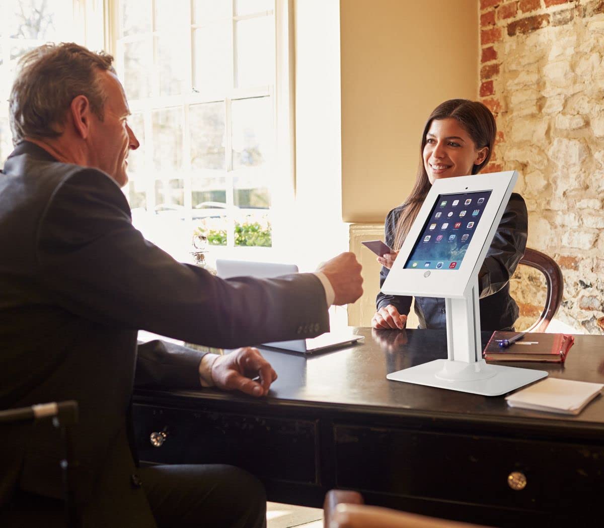 Siig Security Lockable Countertop Kiosk & Tilting Adjustable Metal Pos Stand For Ipad (2/3/4/Air/Air2/Gen5/Gen6)   Ce Mt2611 S1