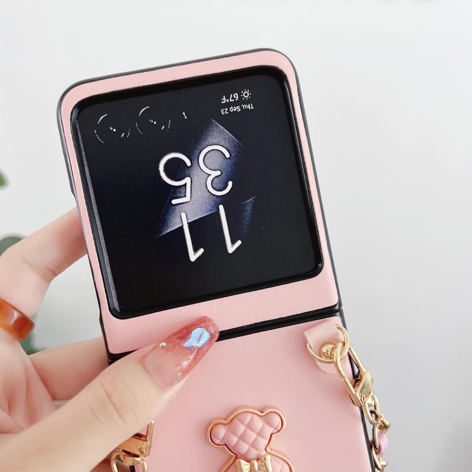 For Moto Razr Plus 2023 Case Cute Bear Design For Women Girls, Luxury Leather Protective Slim Case With Chain For Motorola Razr