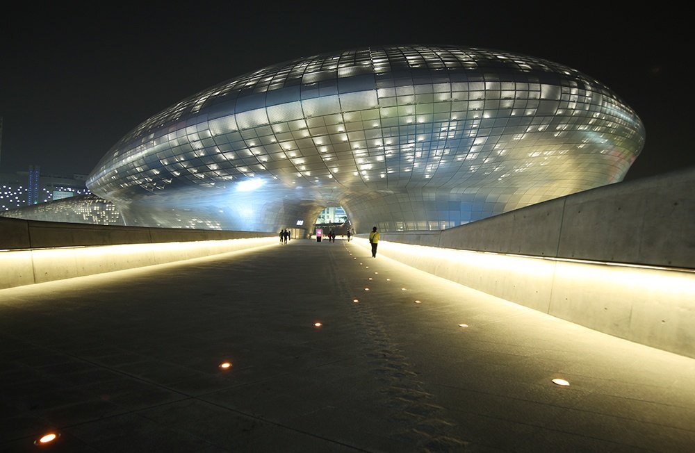 Rokinon Ds10M-Nex 10Mm T3.1 Cine Wide Angle Lens For Sony Alpha E-Mount Interchangeable Lens Cameras