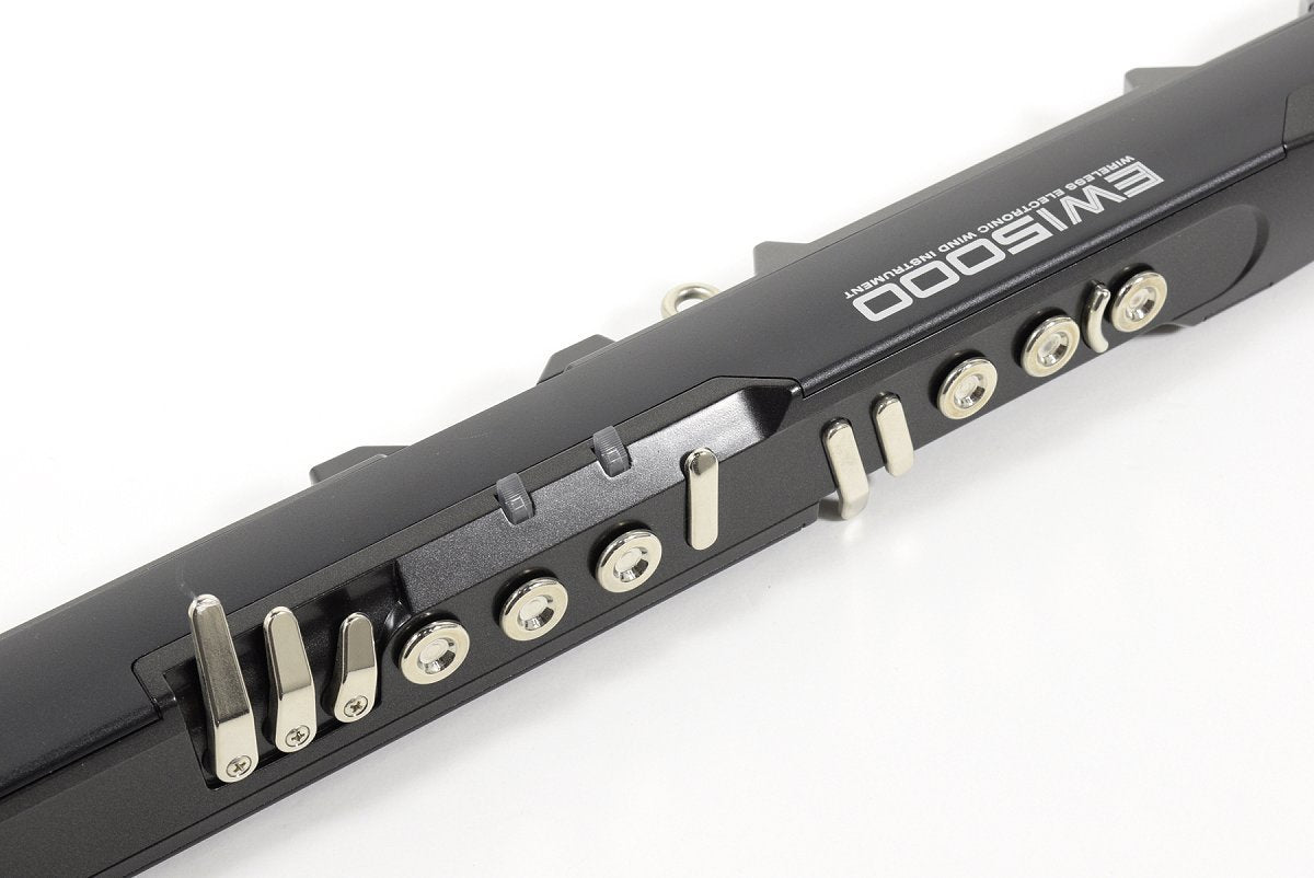 Akai Professional Ewi5000   Wireless, Battery Powered Midi Controller Electronic Wind Instrument With On Board Sound Library