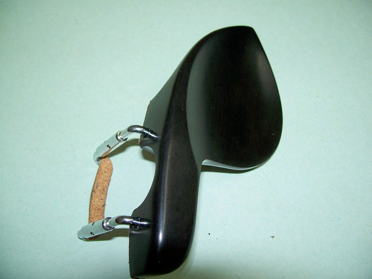 A 4/4 Guarneri Chin Rest Ebony With Standard Bracket Installed Vwws