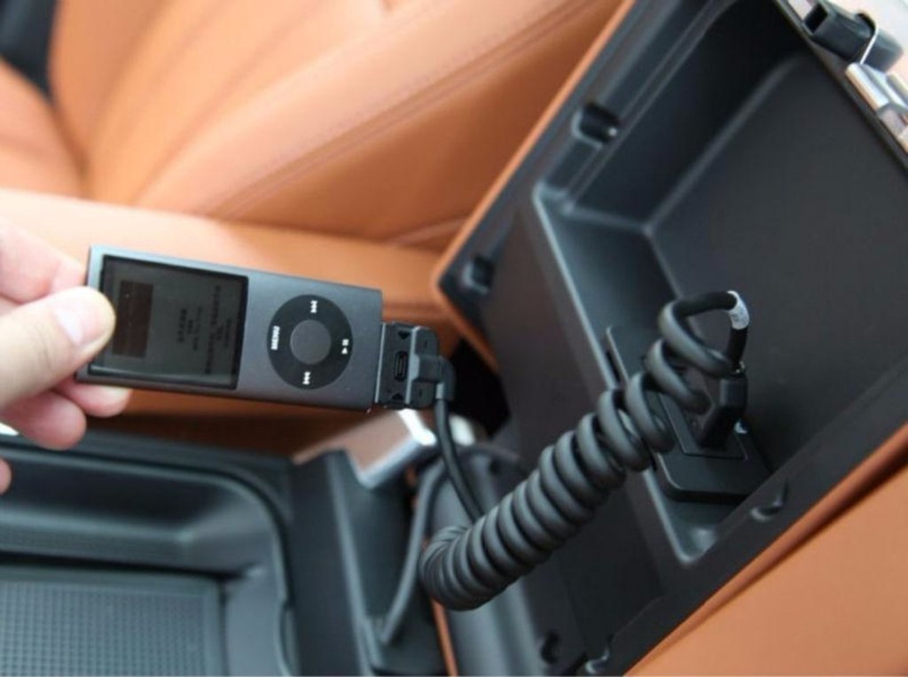 Skywin Interface Cable For Ipod Compatible With Land Rover Range Rover And Jaguar - 30Pin Cable Adapter For Ipod Integration