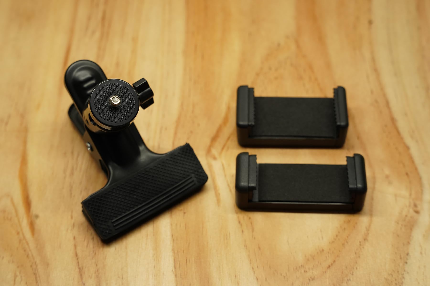 Rockcheems Universal Phone Mount For Monitor Bezel - Use Your Iphone As A Webcam For Live Broadcast With Epoccam - Includes 2 Si