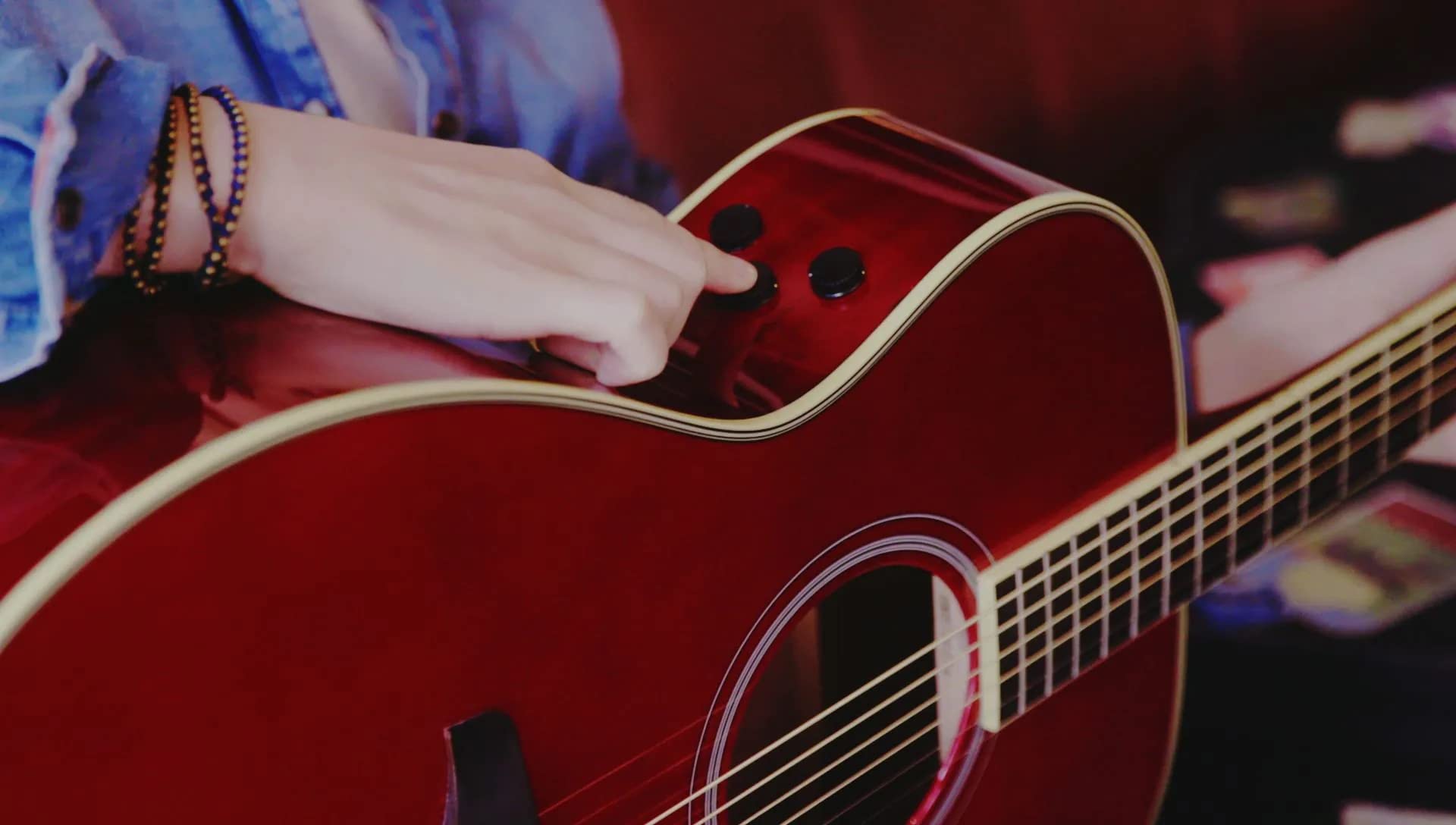 Yamaha Fgc-Ta Concert Cutaway Transacoustic Guitar W/ Chorus And Reverb, Black