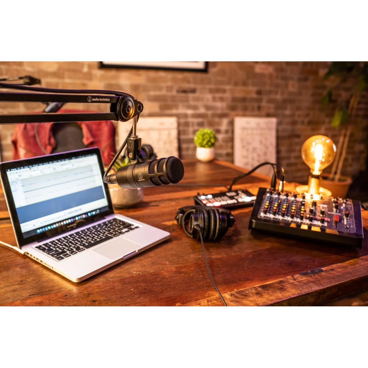 Audio Technica At2040 Hypercardioid Dynamic Podcast Microphone