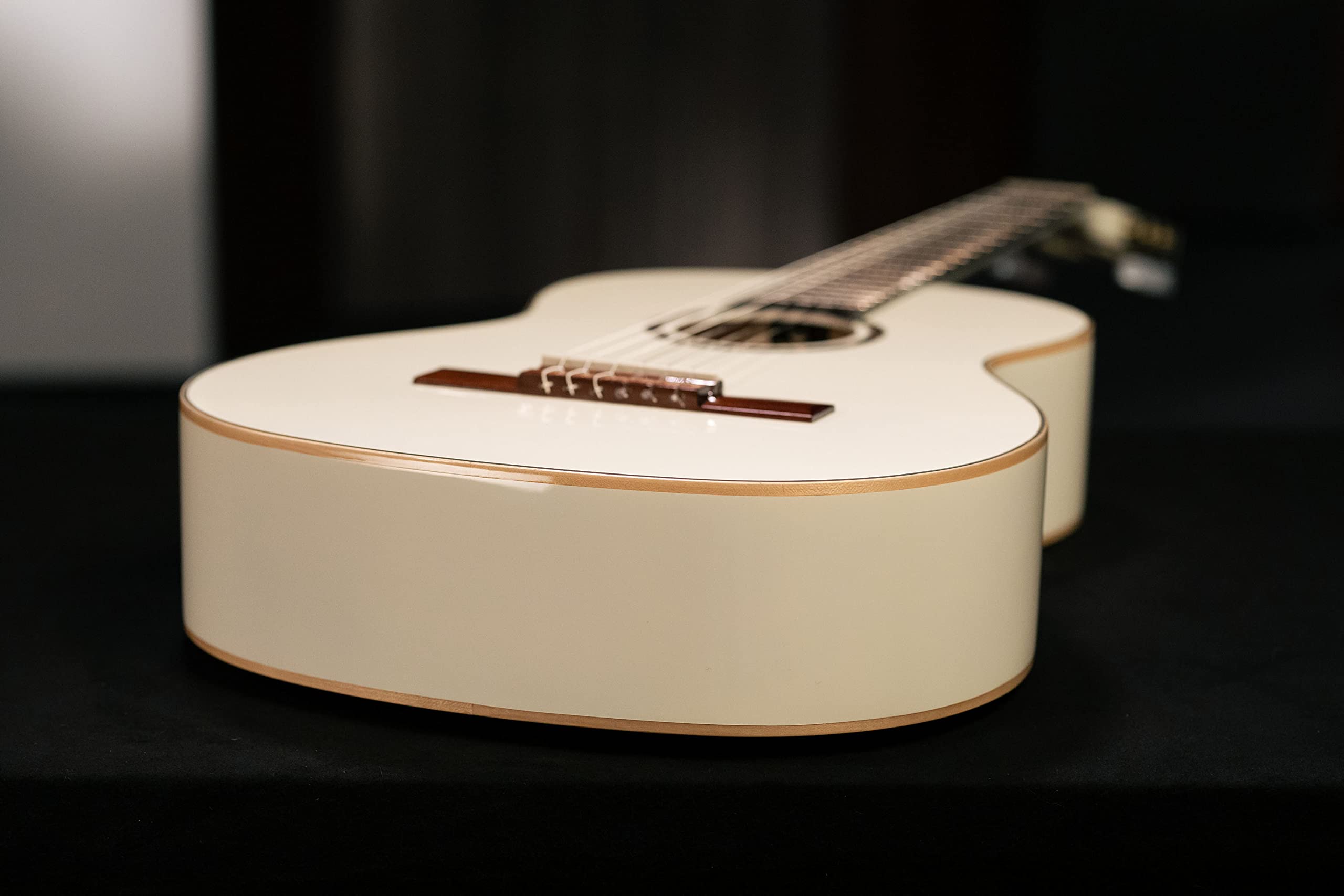 Ortega Guitars 6 Family Series Size Nylon String Classical Guitar W/Bag, Right, Spruce Top-White-Gloss, Full - Slim Neck (R121Wh