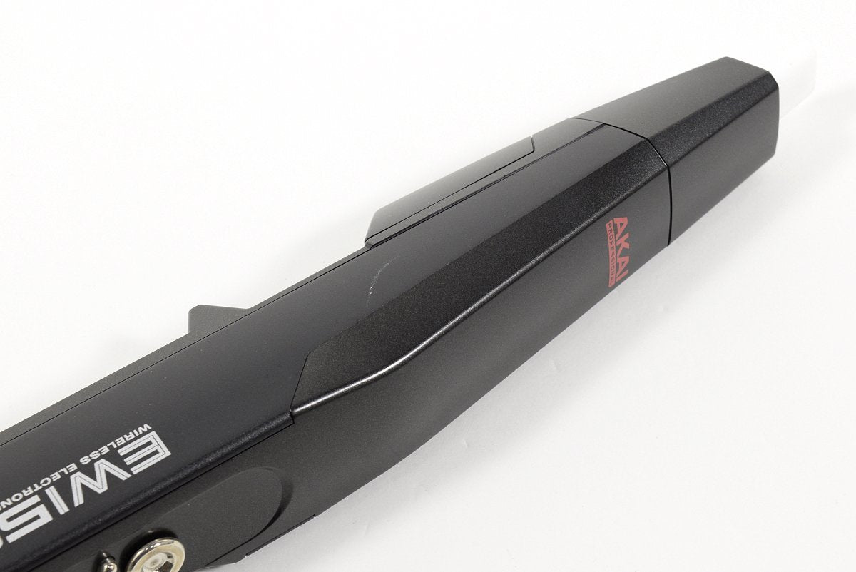 Akai Professional Ewi5000   Wireless, Battery Powered Midi Controller Electronic Wind Instrument With On Board Sound Library