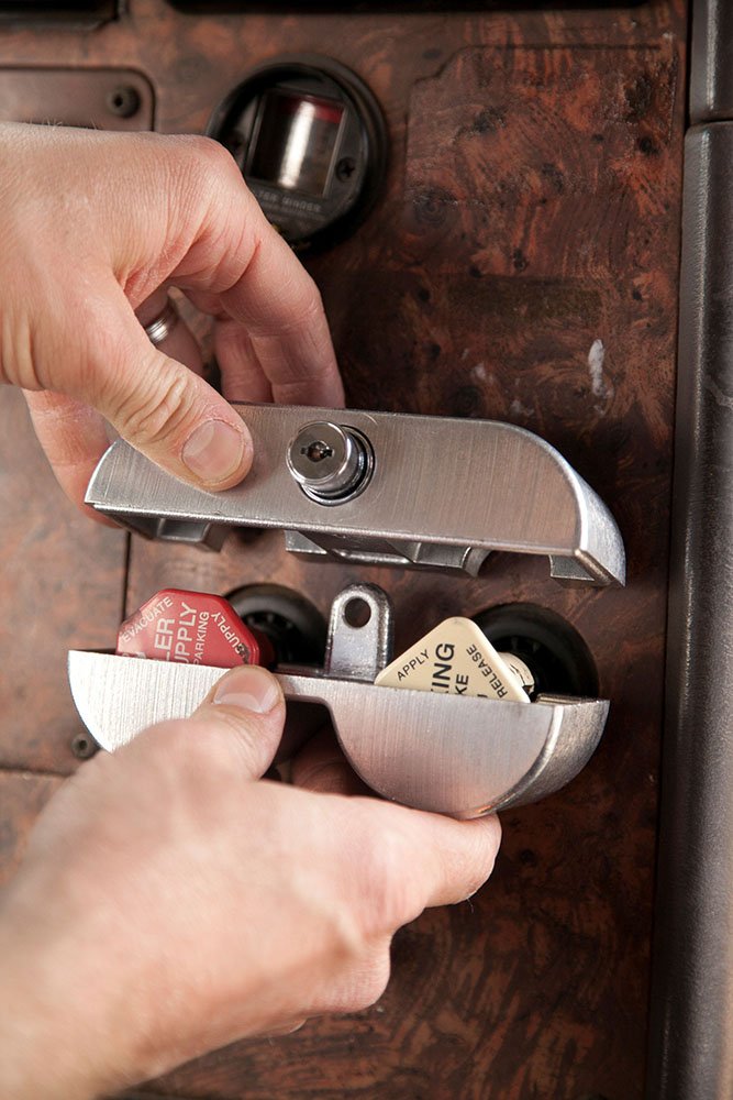 Jendyk Yokemk4-Kd Brushed Aluminum Double Knob Tractor Air Brake Lock (Keyed Differently), 1 Pack