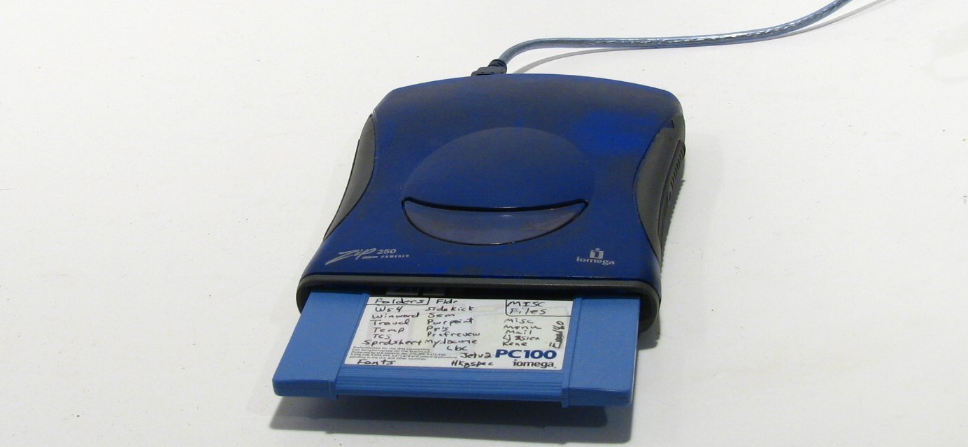 Iomega Zip 250 Mb Usb External Drive (Pc/Mac)