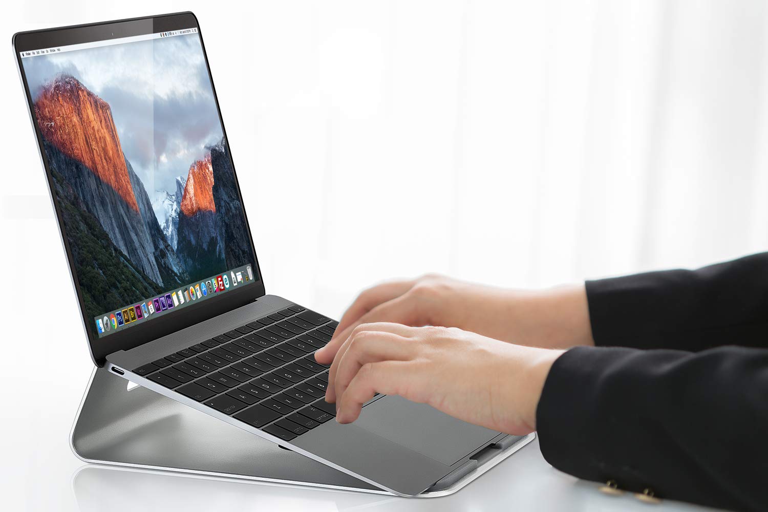 Mount It! Tilted Laptop Riser For Macbook And Ipad Pro   Ergonomic Laptop And Tablet Wedge   Laptop Cooling Stand For Macbook, M