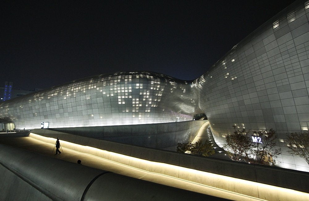 Rokinon Ds10M-Nex 10Mm T3.1 Cine Wide Angle Lens For Sony Alpha E-Mount Interchangeable Lens Cameras