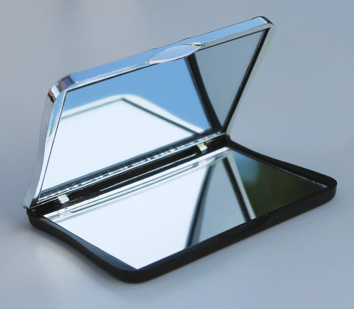 Lissom Design Compact Mirror   Handheld Magnifying Cosmetic Mirror, 3.5 X 2.63 Inch, Purrfect Sunny Day