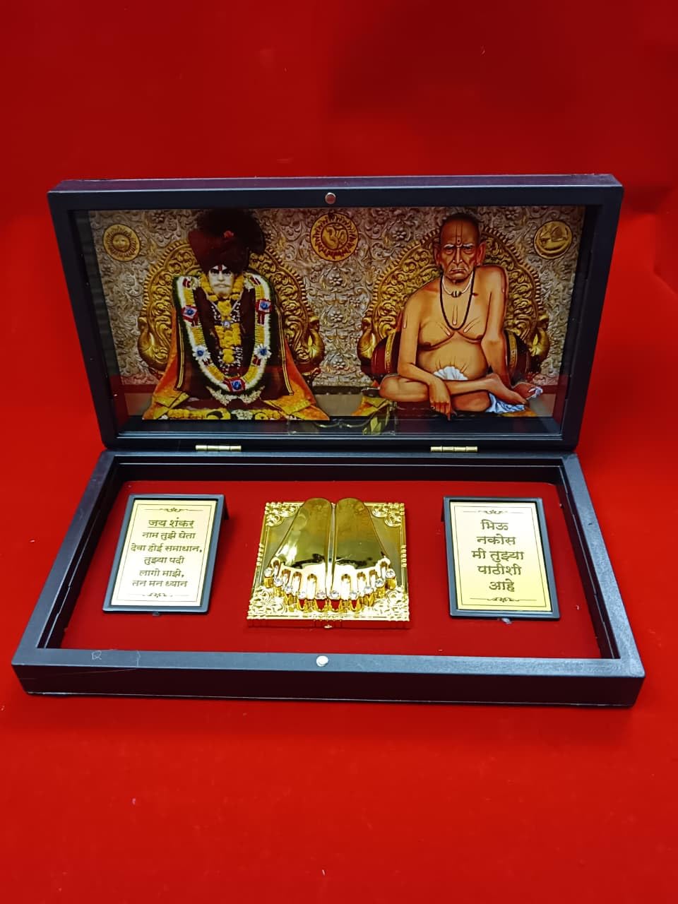Mantra Souvenir Humsafar 3D Swami Samarth & Shankar Maharaj Charan Paduka Frame Box Pocket Temple | Home Temple Decor, Pooja Roo
