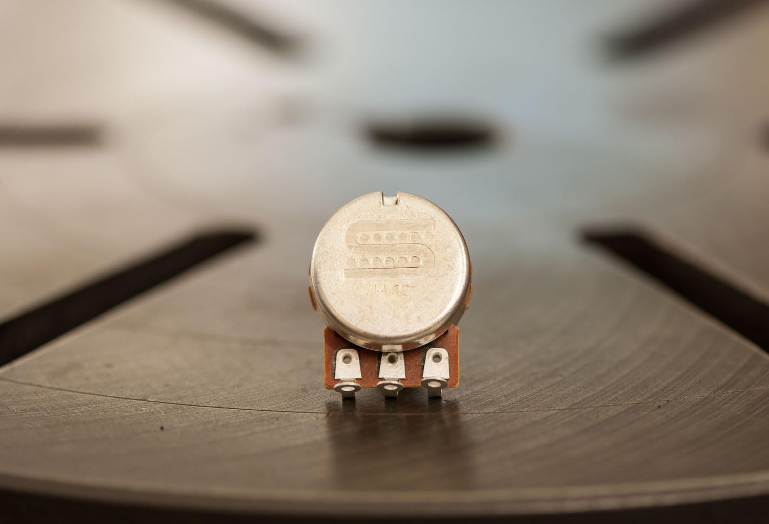 Seymour Duncan 250K Smooth Turning Audio Taper Potentiometers   High Quality Construction, Volume Pot Or Tone Control