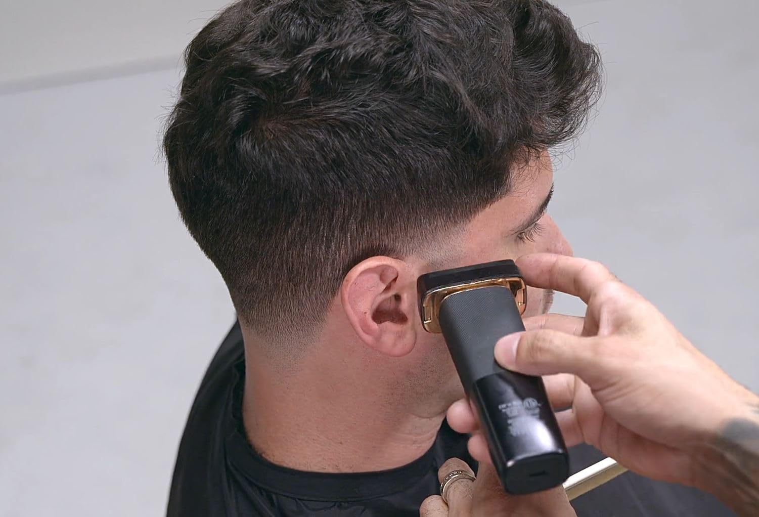 Andis 17300 Resurge Electric Lithium Titanium Precision Foil Wet/Dry Rechargeable Shaver For Male, Black