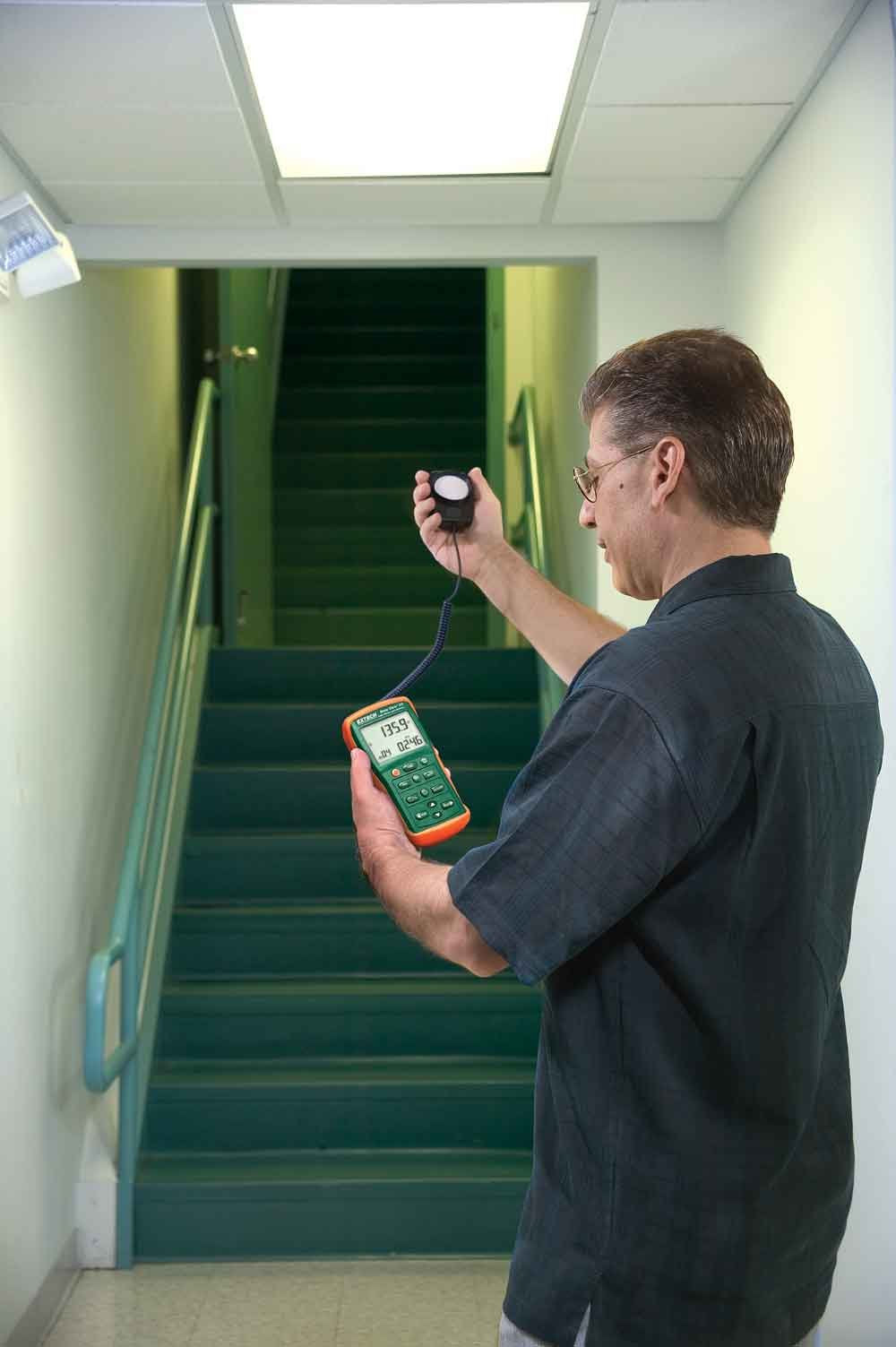 Extech Ea33 Easy View Light Meter With Memory