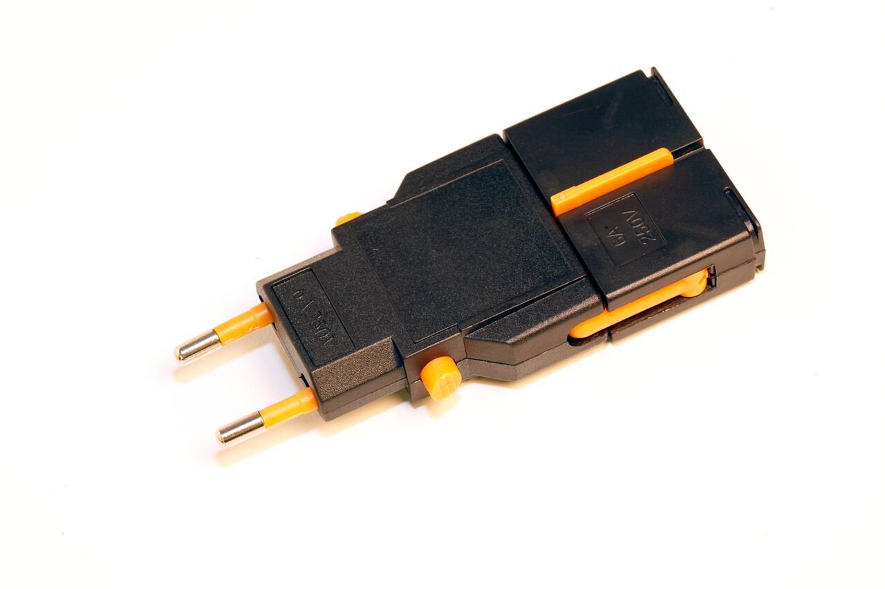 Kikkerland Ul03-A Universal Travel Adapter, Black