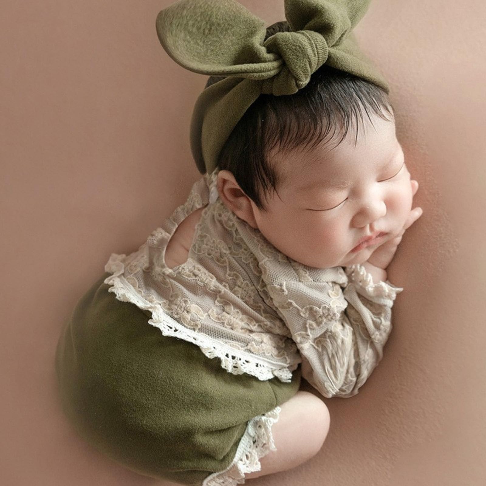 Holibeat Newborn Girl Green Velvet Lace Photography Props Baby Girl Bowknot Photoshoot Outfits Infant Lace Romper Costume 0 2M (