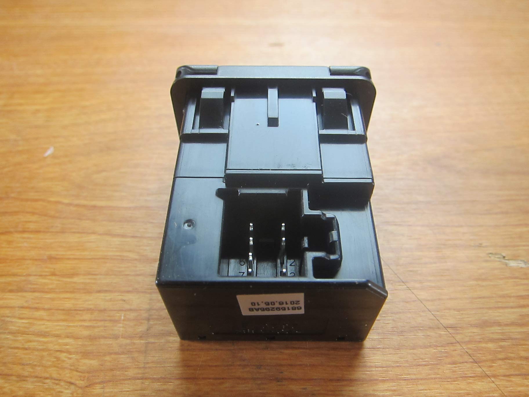 2013 2016 Ram 1500 2500 3500 4500/5500 Power Outlet Inverter New Mopar Oem