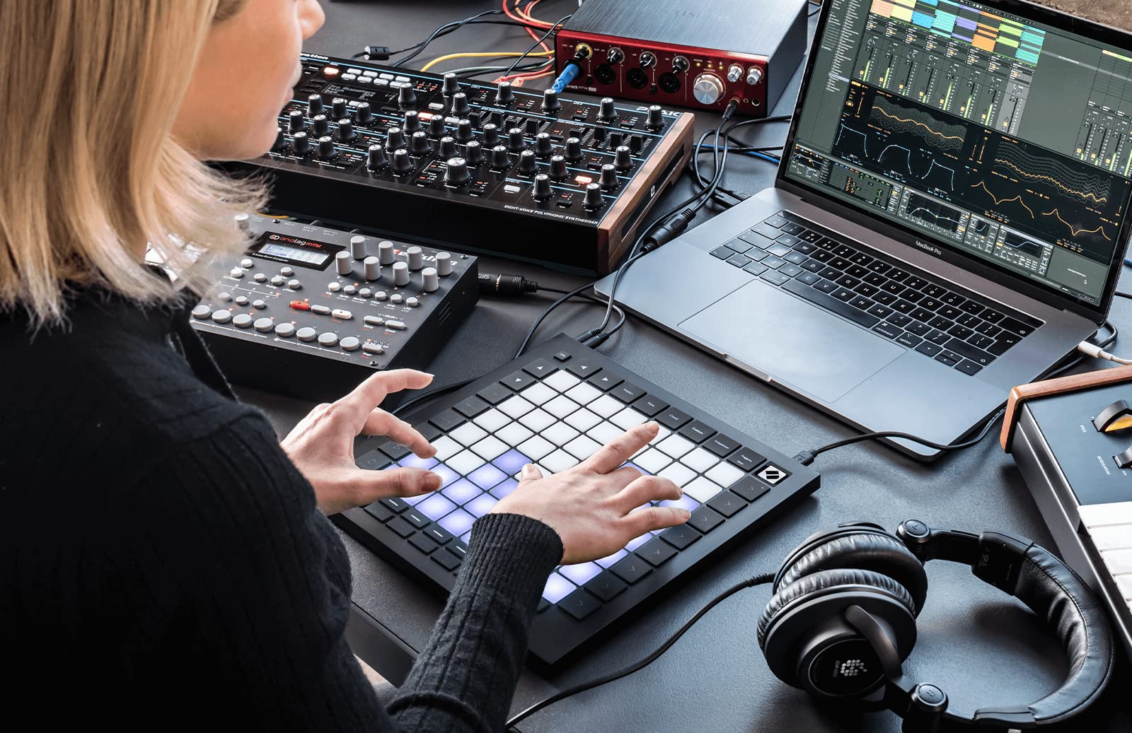 Novation Launchpad Pro Mk3, Midi 64 Grid Controller And Sequencer For Ableton Live, Logic Pro And Hardware, 64 Sensitive Rgb Pad