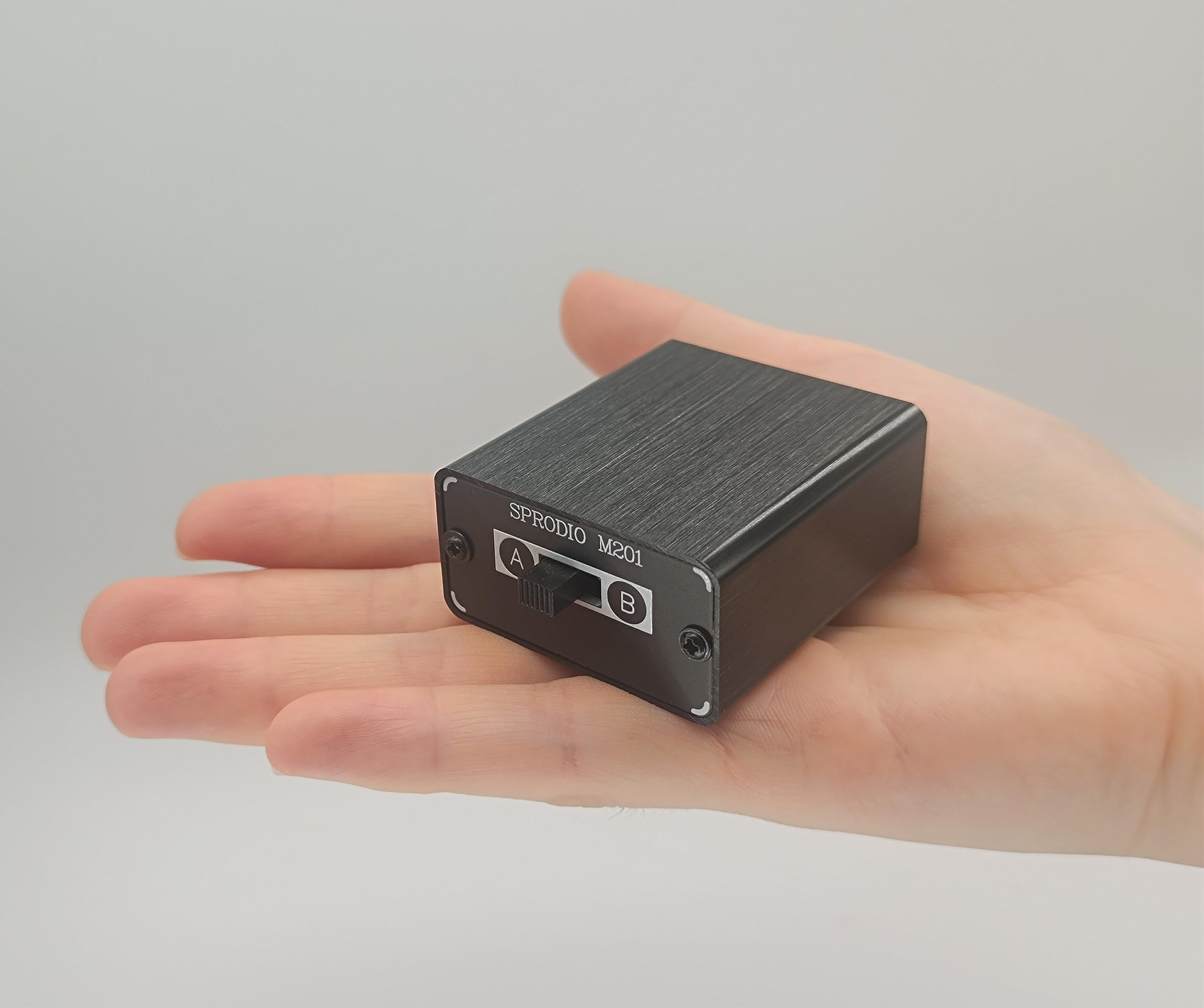 2 Way In-Line 3.5Mm Audio Switch Box A/B Selector Switcher Compatible With 1/8 Microphone Trrs -M201