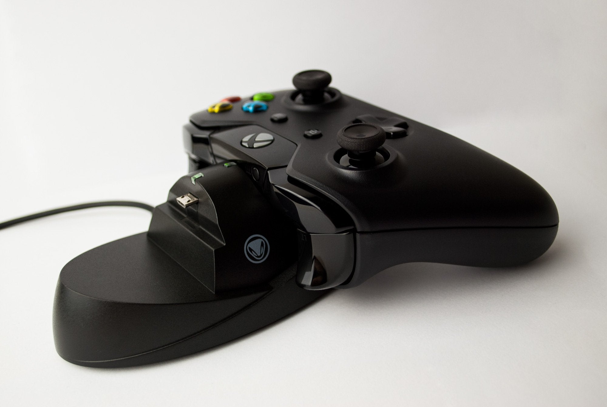 Snakebyte Snakebyte Charge Dock (Xbox One)   Black   Dual Charging Station For Two Xbox One Controller / Gamepads With Led Statu