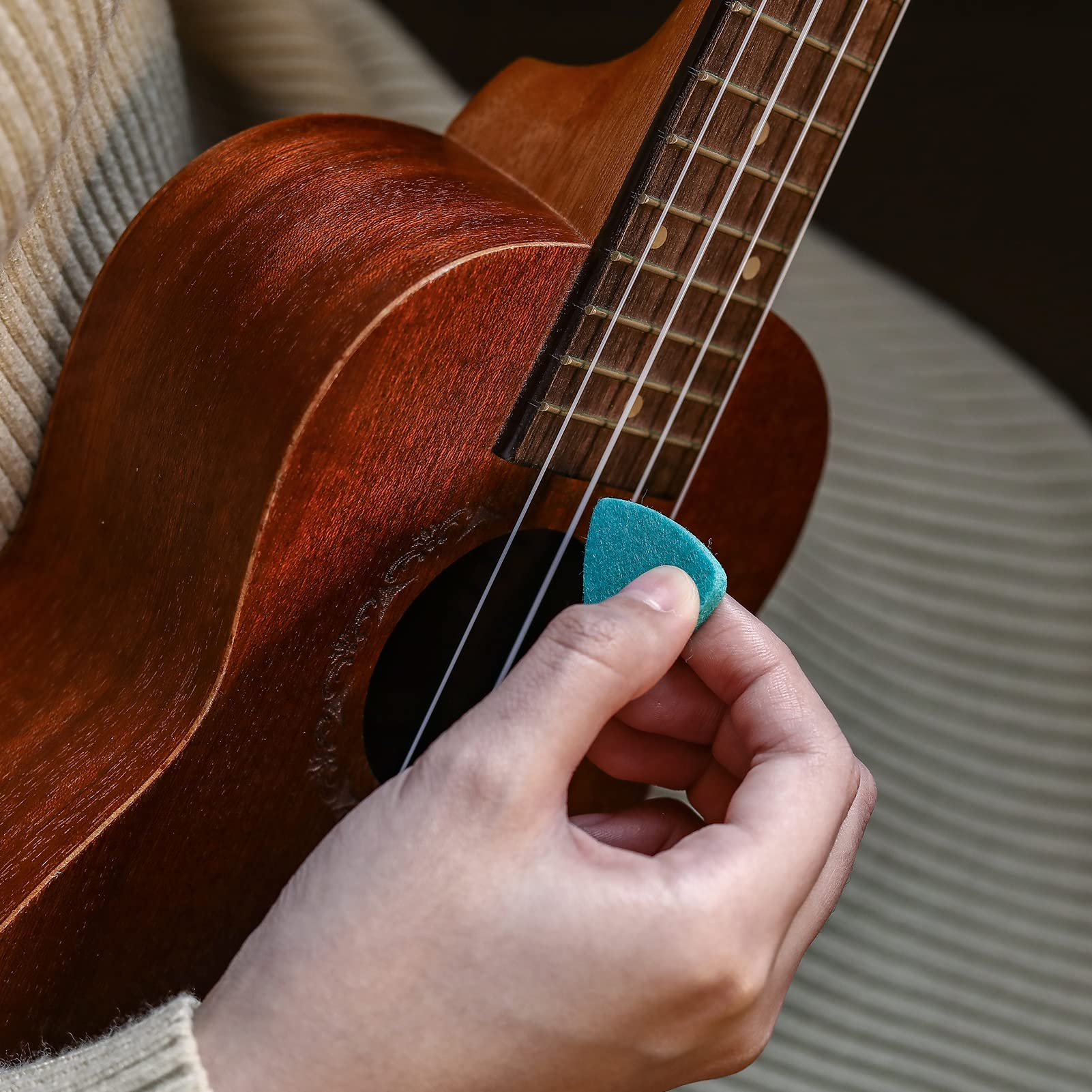 Ukulele Capo For Soprano, Concert, Tenor, Baritone Ukulele With Felt Picks (Copper)