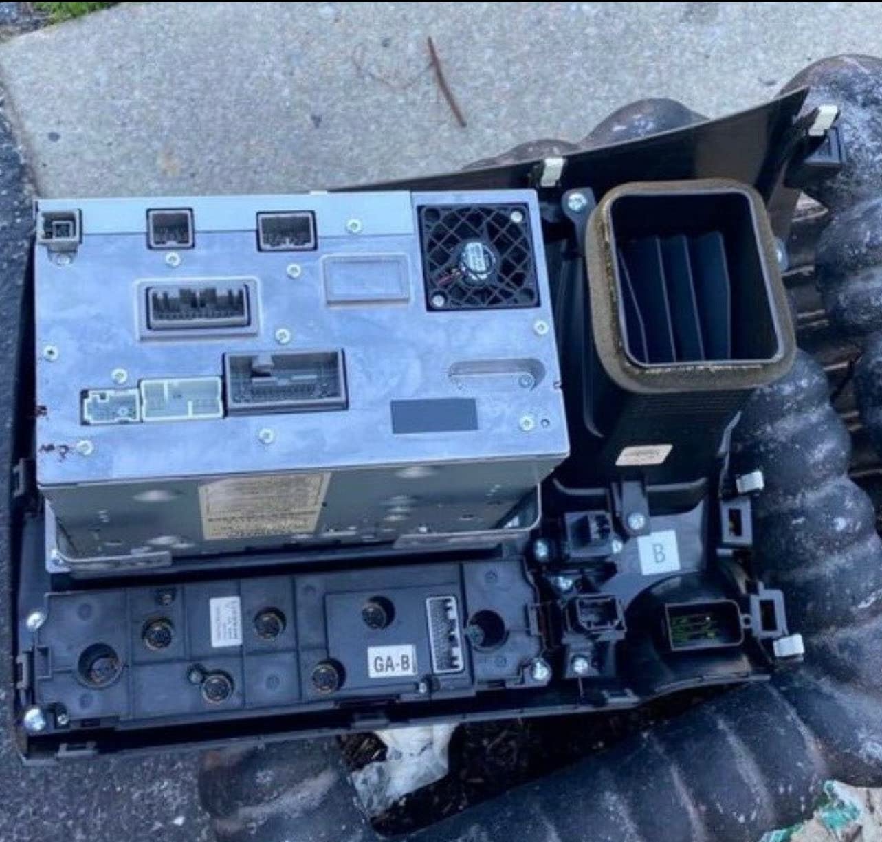 Yongjiangxia Usb Aux Interface Adapter Charge Cable Compatible With Honda Accord Element 2003 2011 Odyssey Crv 2005 2011 Civic Ridgeline Pilot 2006 2011 City 2002 2011 Fit