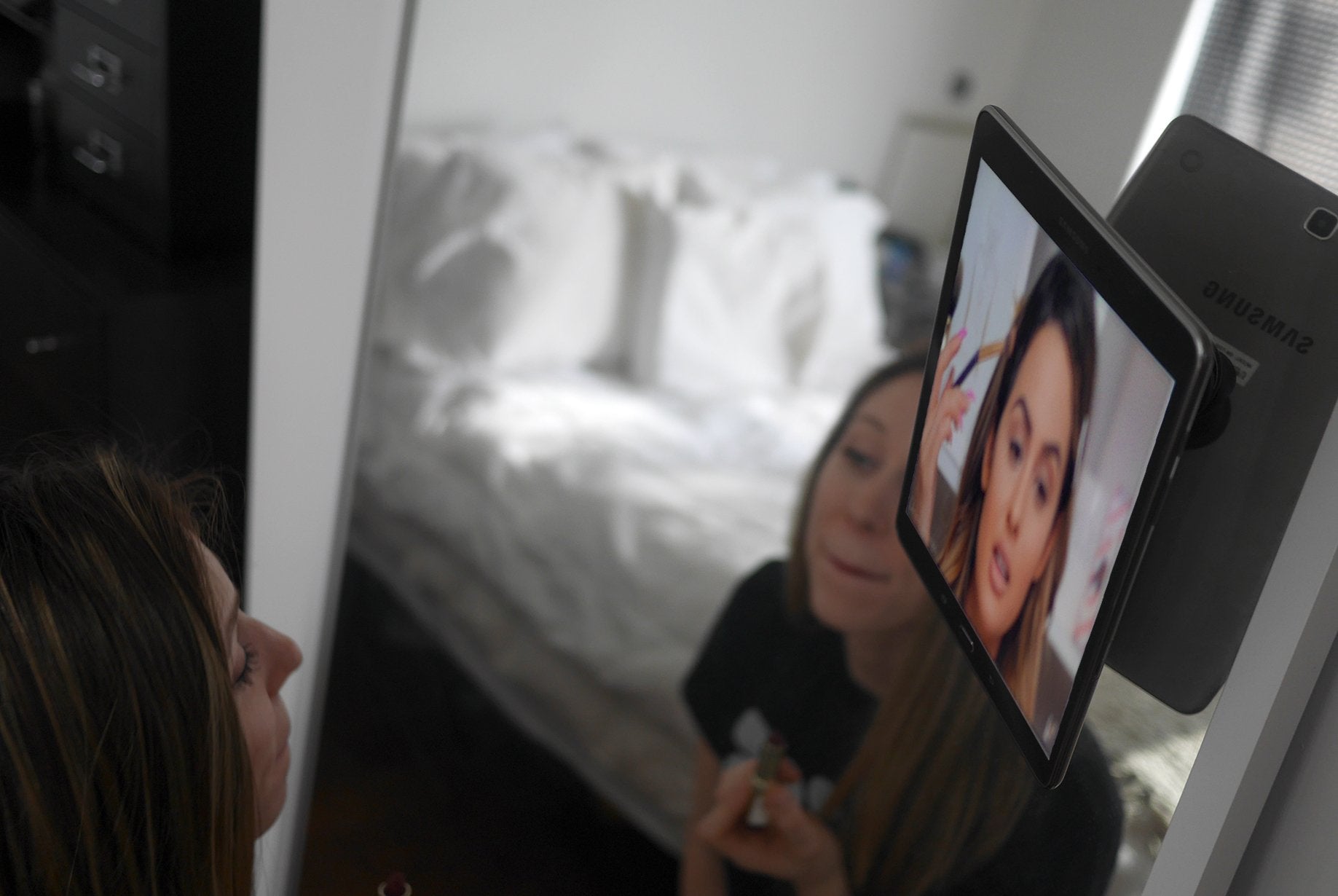 Clutchit The Original Dual Magnetic Movable Phone Holder And Tablet Mount (Rose Gold)