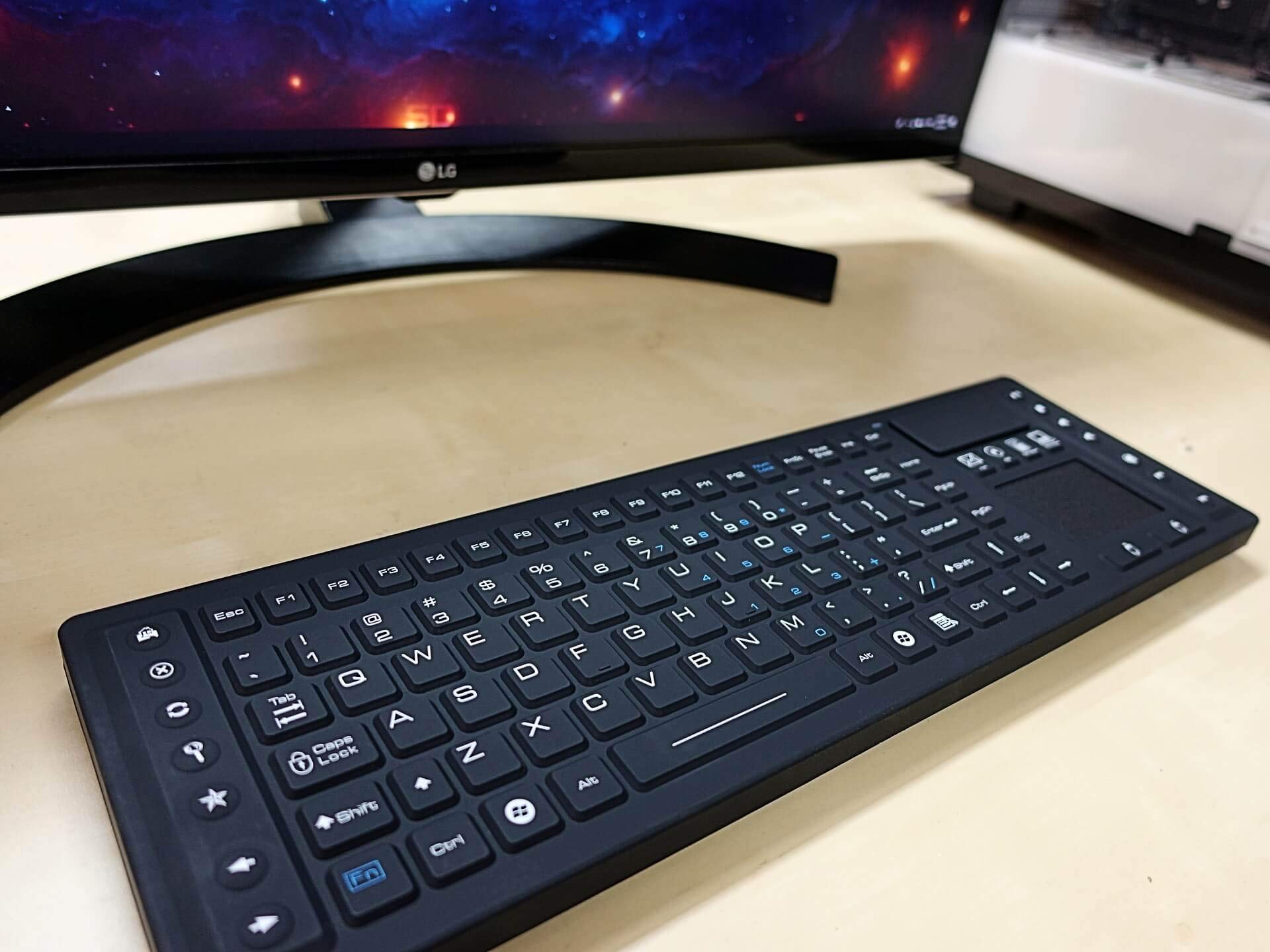 Dsi Rf Wireless Keyboard With Touchpad Ip67 Waterproof Silicone Black Tbk104
