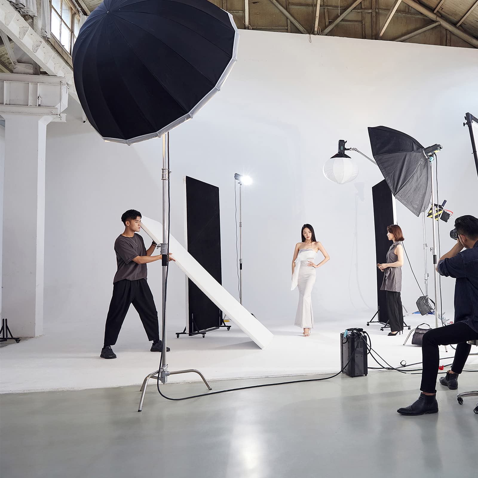 Godox Ub 105W 41.3'' / 105Cm Parabolic Deep Reflective Umbrella White Inner Studio Soft Light Umbrella With Withe Diffuser Cover