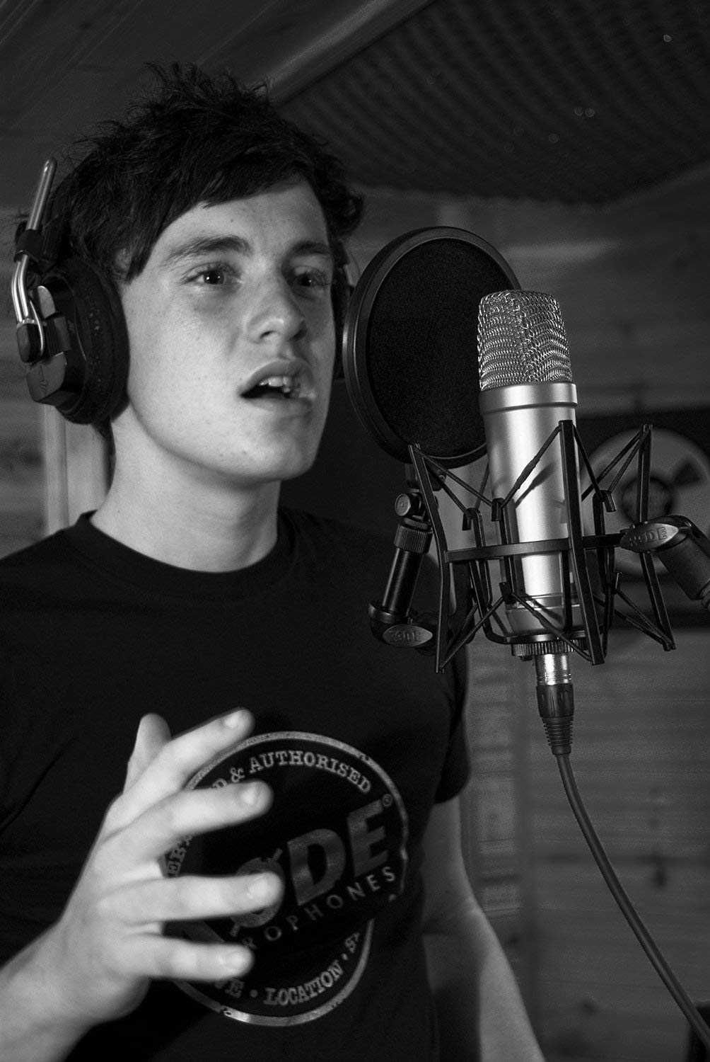 Rode Nt1 A Large Diaphragm Condenser Microphone