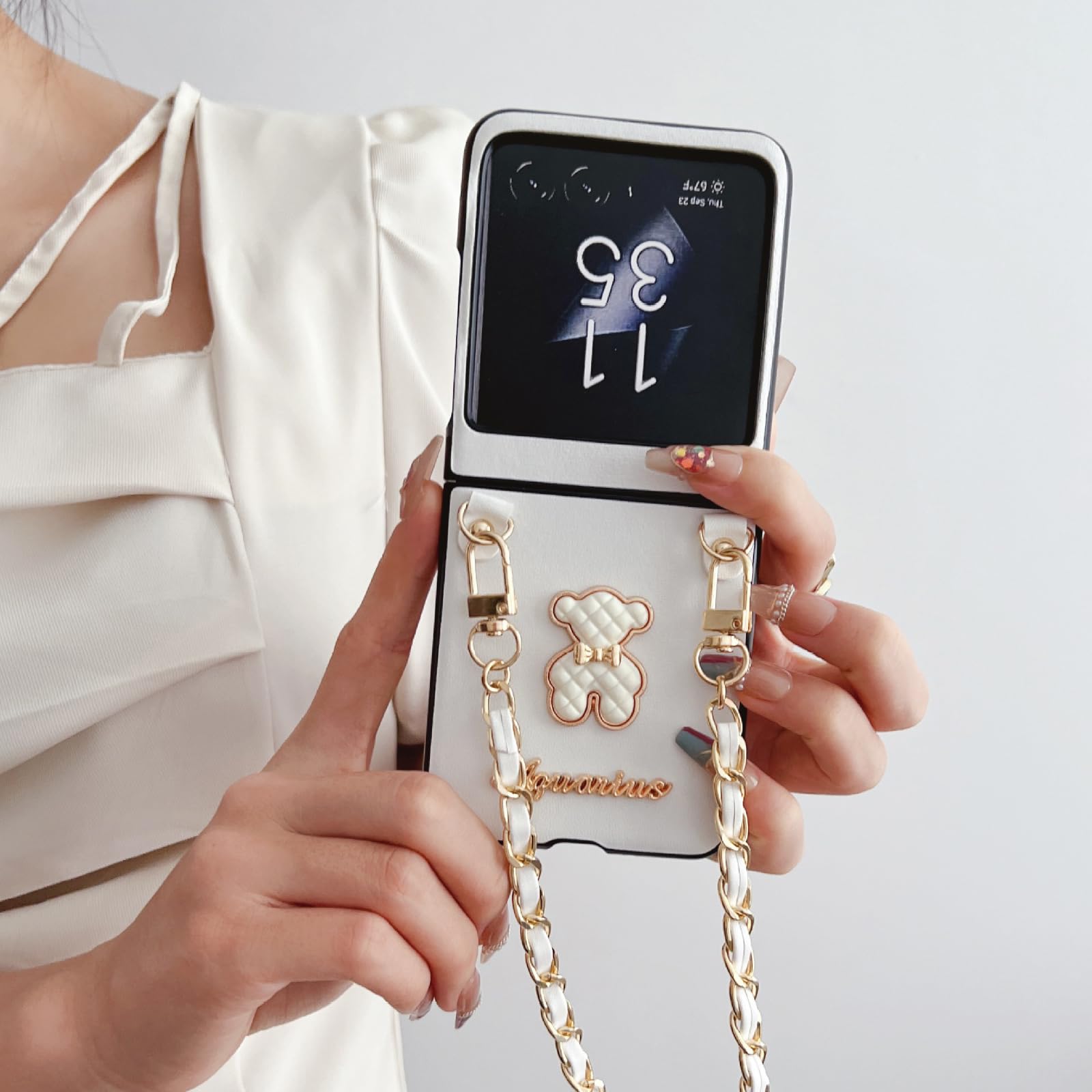 For Moto Razr Plus 2023 Case Cute Bear Design For Women Girls, Luxury Leather Protective Slim Case With Chain For Motorola Razr