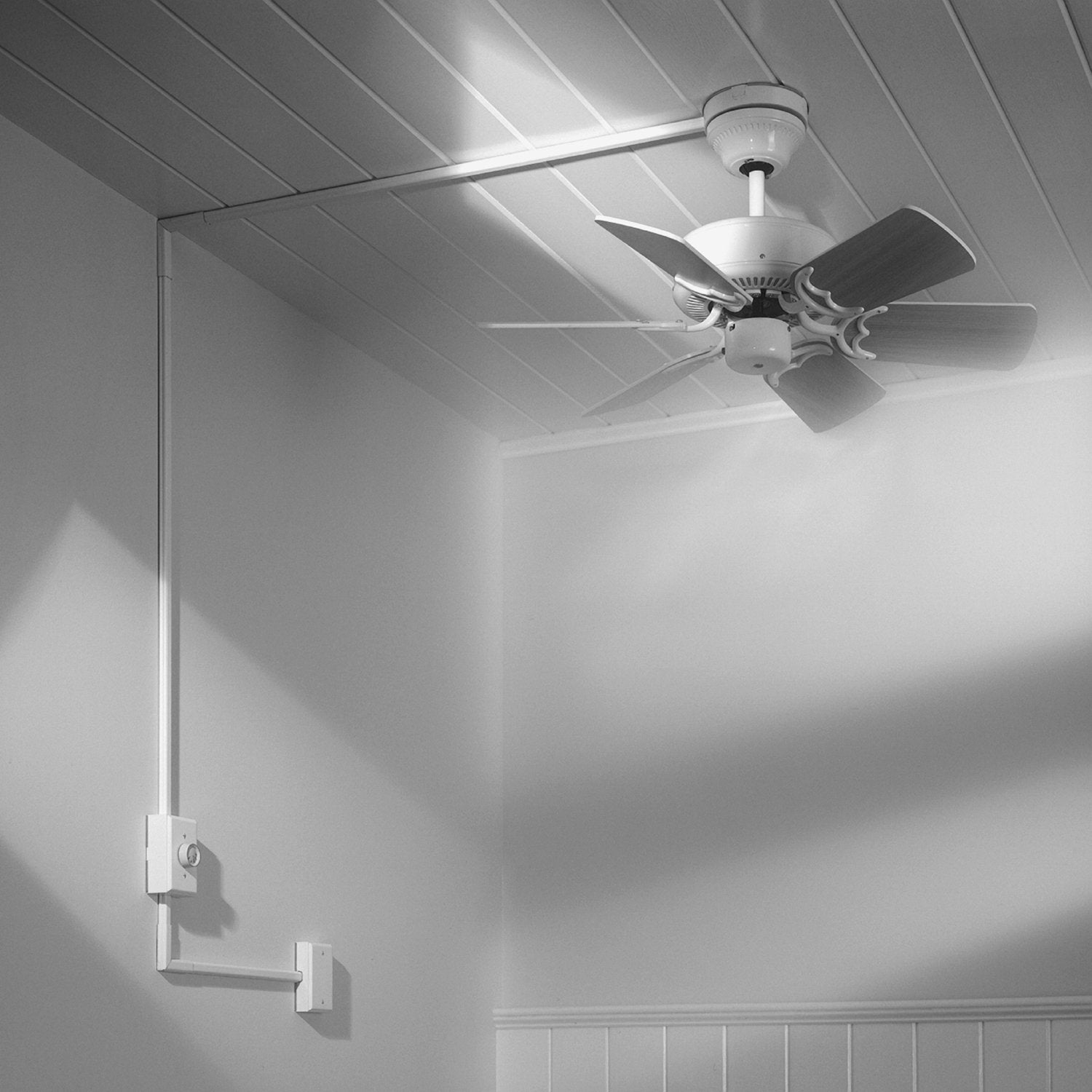 Legrand Wiremold V5739A Metal Raceway For Extending Power, 500 And 700 Series, 6 3/8'' Diameter Open Base Fixture Box, 1'' Deep,