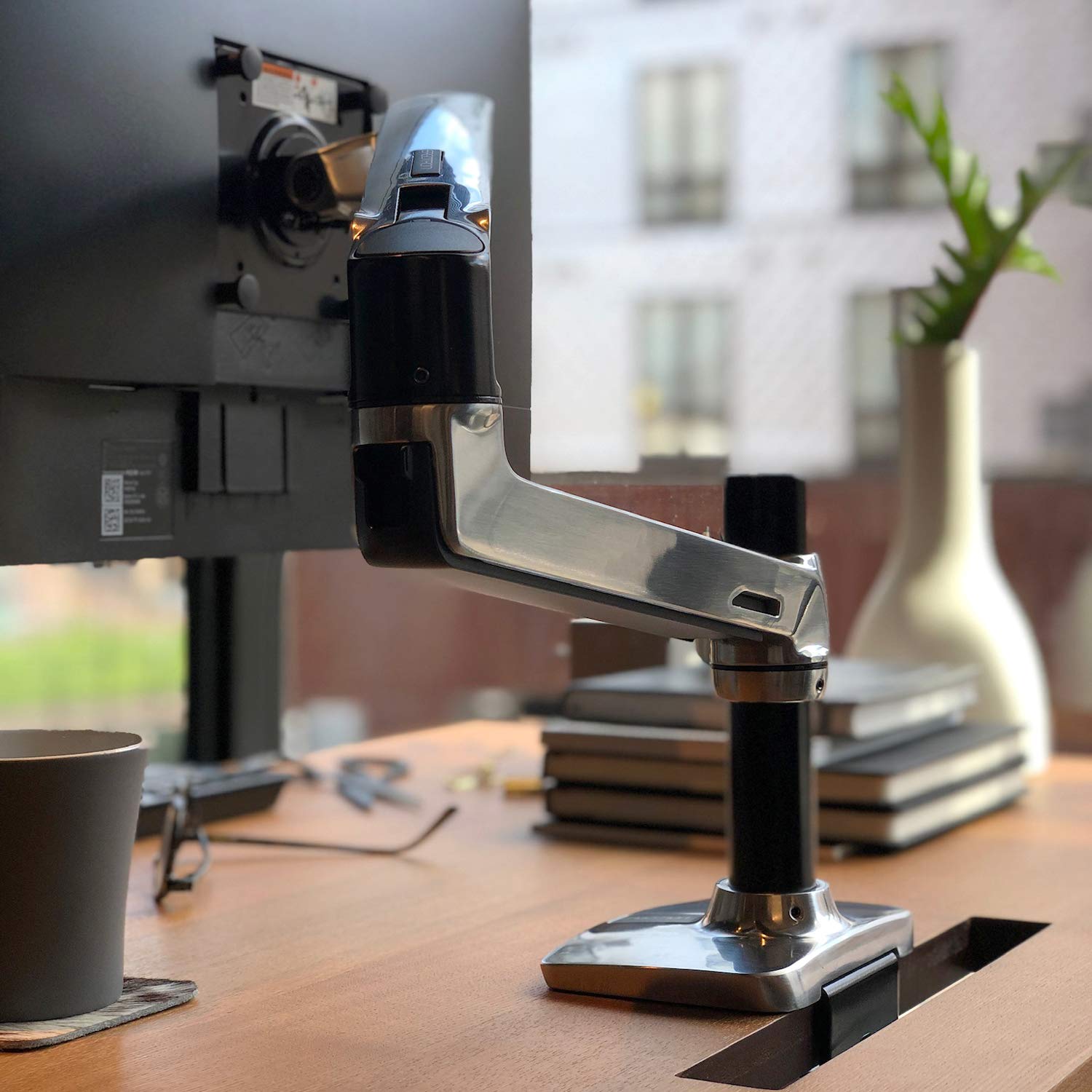 Ergotron � LX Premium Monitor Arm, Single Monitor Desk Mount � fits Flat Curved Ultrawide Computer Monitors up to 34 Inches, 7 to 25 lbs, VESA 75x75mm or 100x100mm � Polished Aluminum