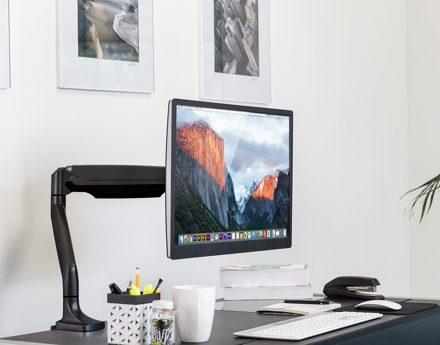 Mount It! Single Monitor Arm Desk Mount | Gas Spring Monitor Arm | Full Motion Articulating Height Adjustable | Fits 21 22 23 24