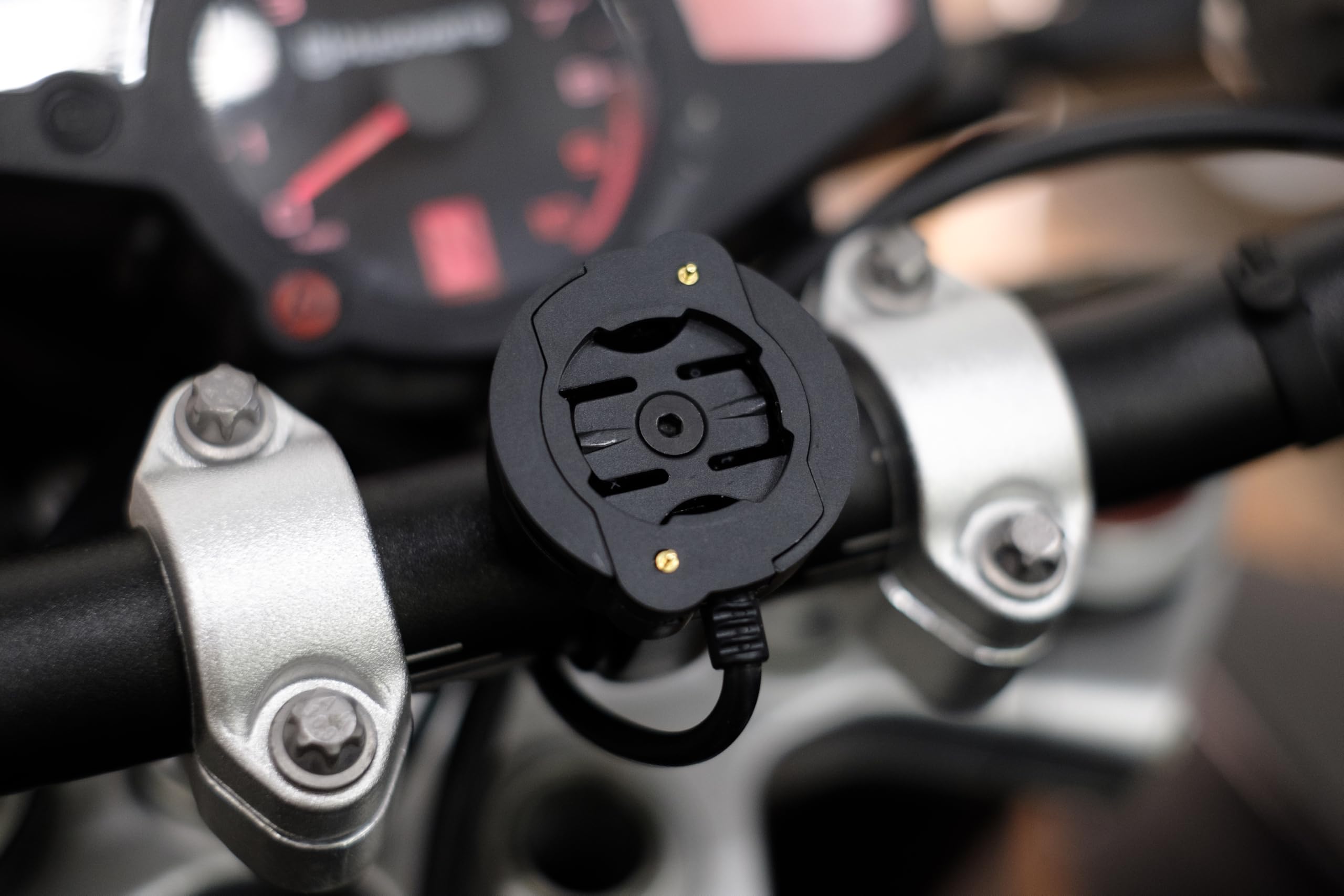 Beeline Powered Mount Insert For Moto Ii Premium Mounts | Weatherproof 12V Charging Solution For Motorcycle Gps Trackers | Durab