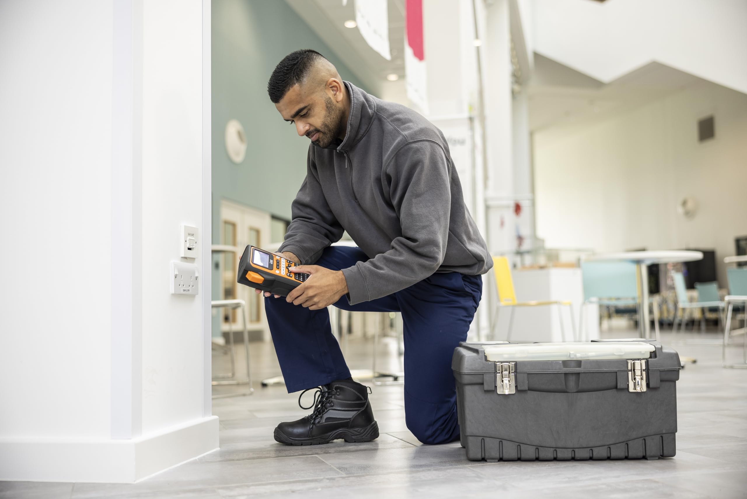 Brother Pt-E310Btbp Contractor Kit: P-Touch Handheld Industrial Label Printer With Bluetooth & Usb-C Plus 5 Tapes (Up To 18Mm La