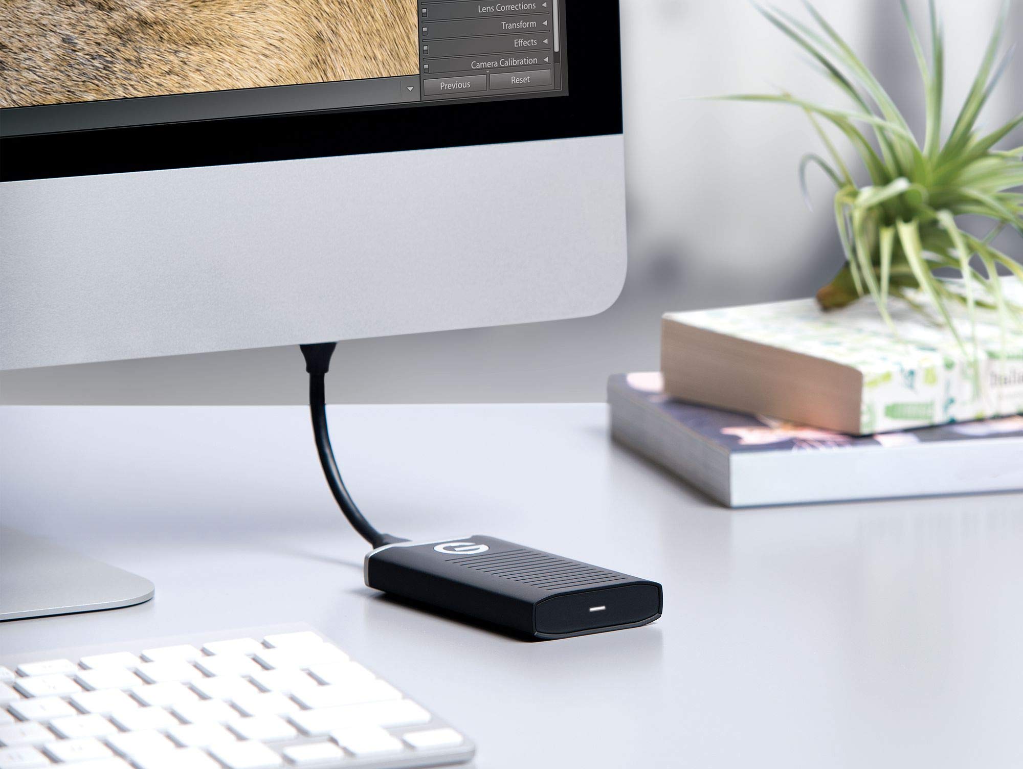 G Technology 2Tb G Drive Mobile Ssd Durable Portable External Storage   Usb C (Usb 3.1), Up To 560 Mb/S   0G06054 1, Black