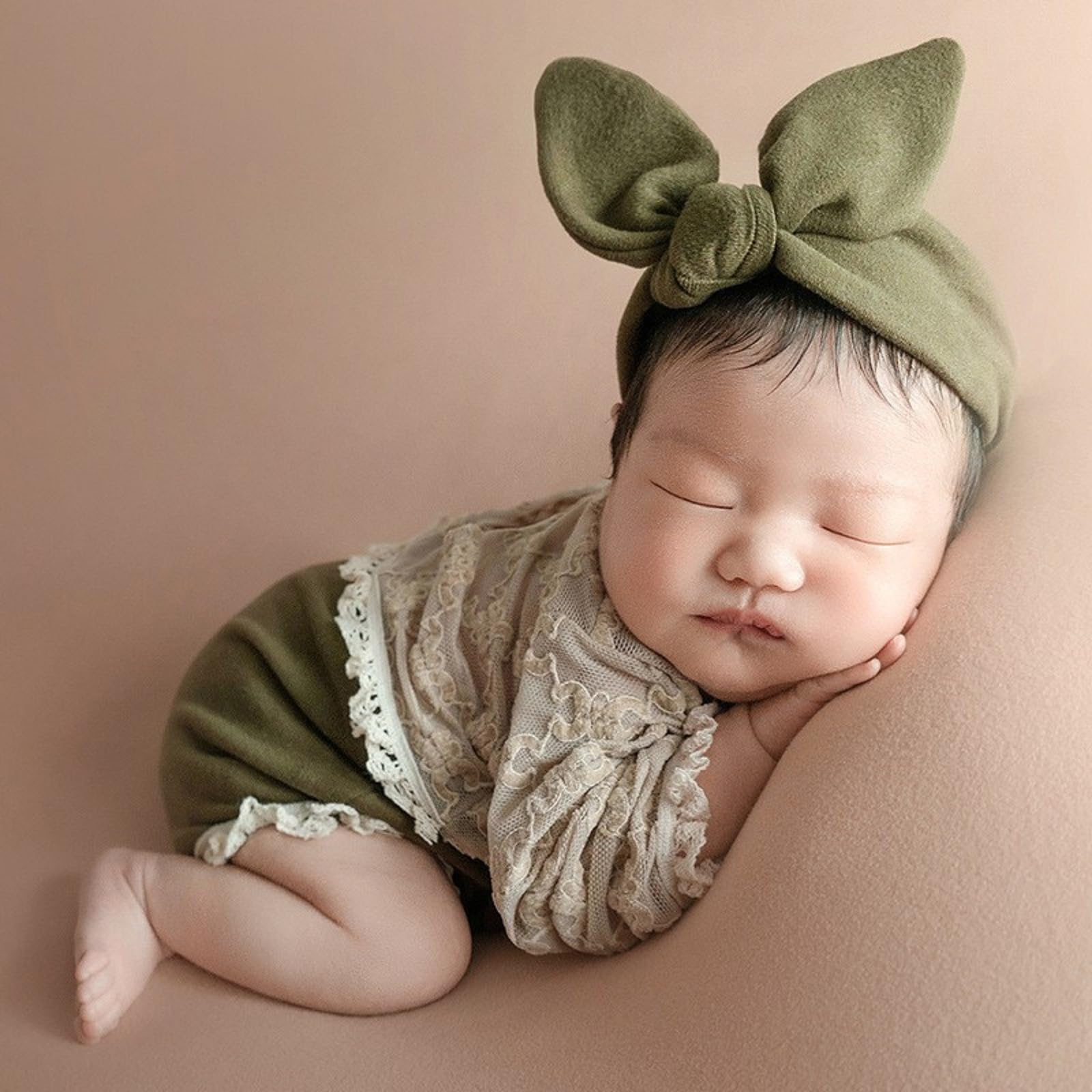 Holibeat Newborn Girl Green Velvet Lace Photography Props Baby Girl Bowknot Photoshoot Outfits Infant Lace Romper Costume 0 2M (