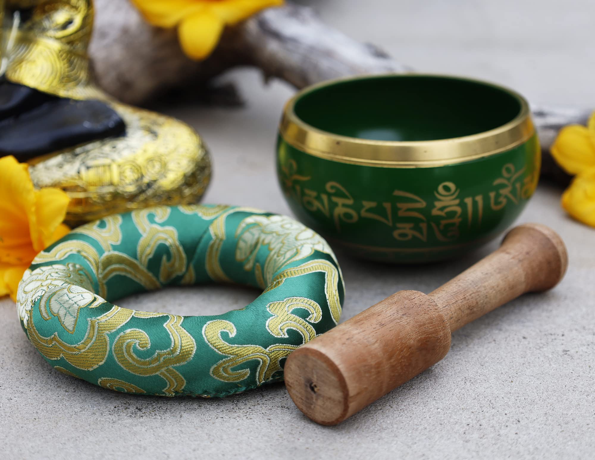 Dharmaobjects Tibetan Meditation Om Mani Singing Bowl/Cushion/Mallet (Green)