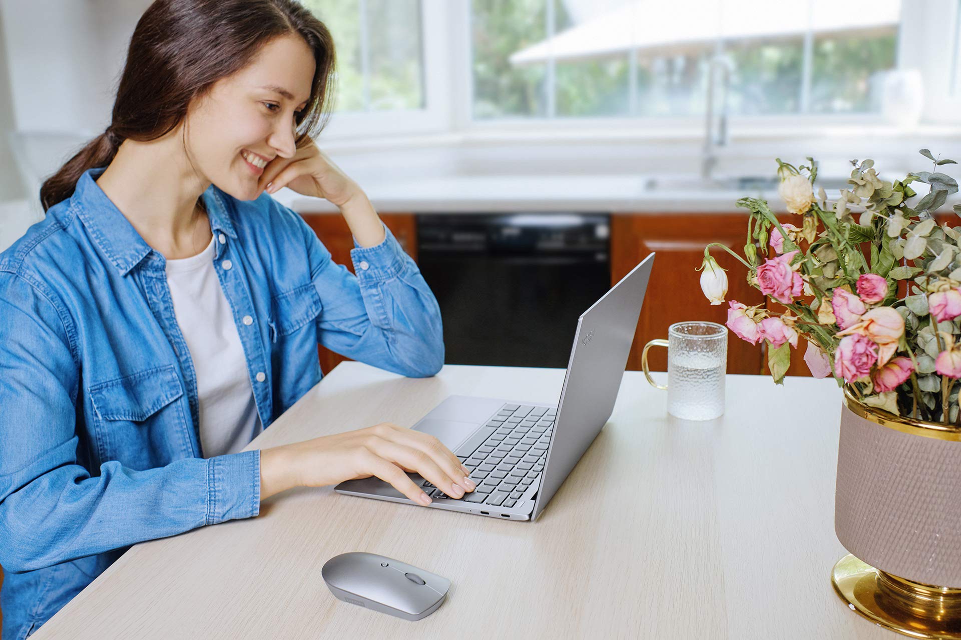 Lenovo 600 Bluetooth Silent Mouse, Blue Optical Sensor, Adjustable Dpi, 4 Button, Microsoft Swift Pair, Windows, Chrome, Gy50X88