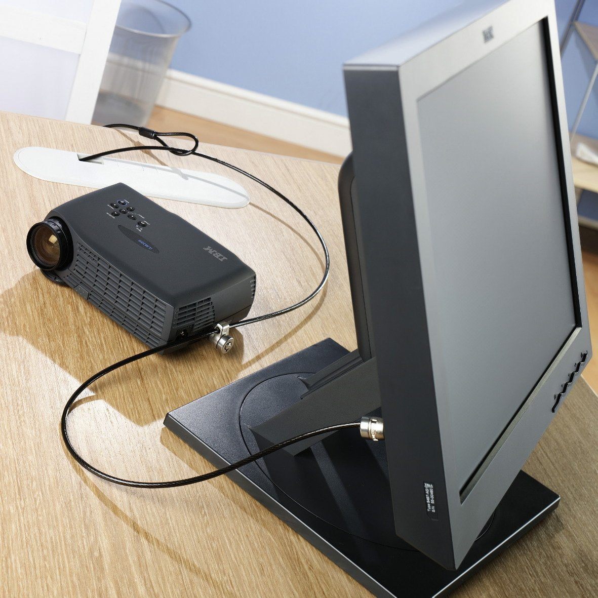 Computer Lock, Keyed, 7 1/2 Ft