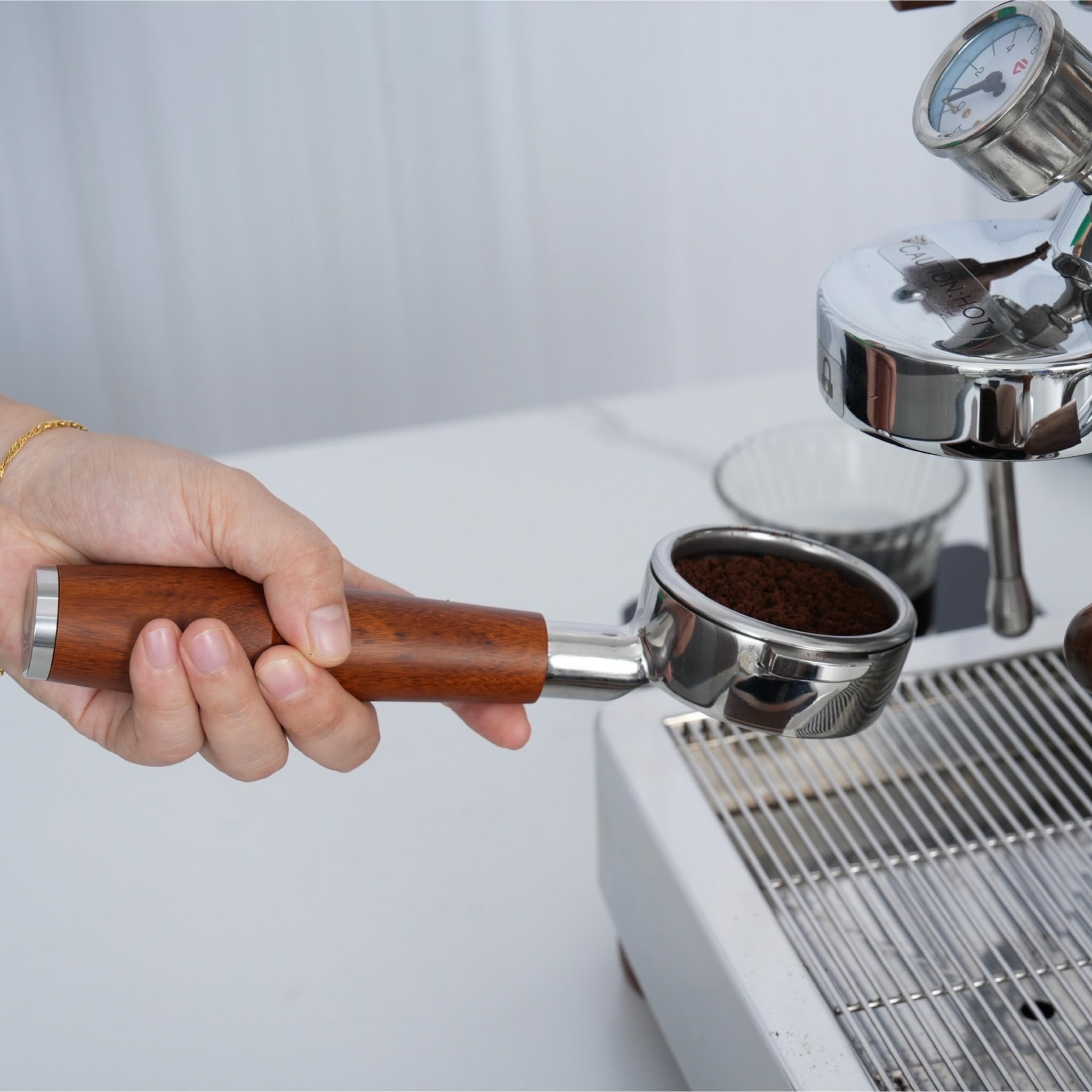 Knodos Premium 58Mm Bottomless Naked Portafilter For E61 Group Head 2 Ears With Rosewood Handle & Double Shot Filter Basket   Co