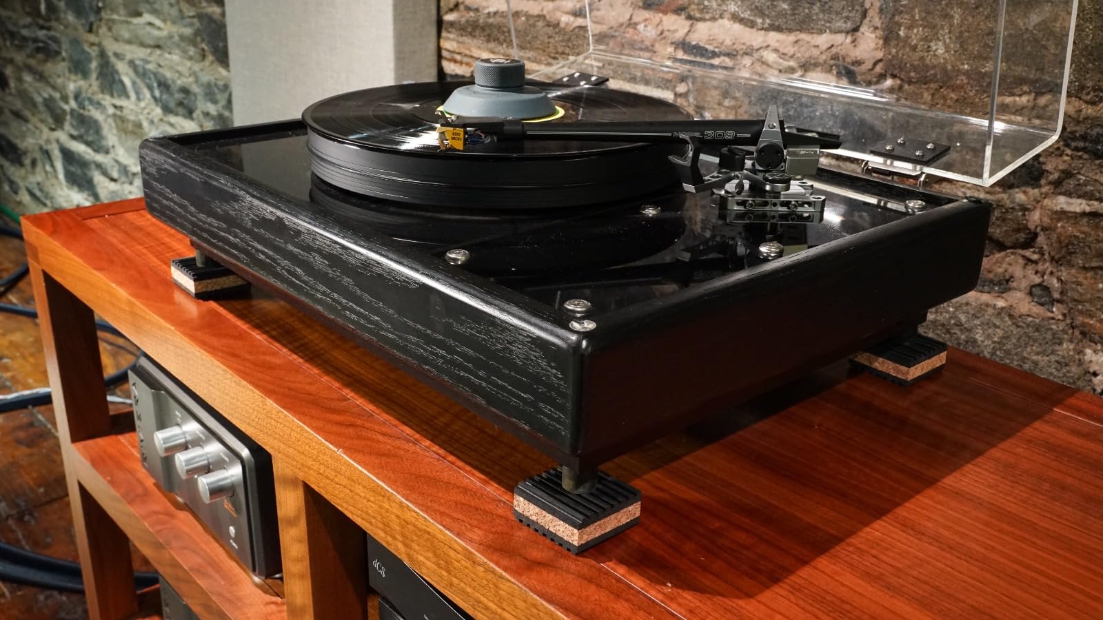 Tuneful Cables Sound Isolation Pads. Cork Pads For Turntables To Reduce Vibration & Skipping (1 Pack Of 4)